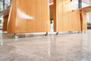 CONJUNTO MESA RÚSTICA (3,0mts X 90cm X 5,5 a 6cm) COM BORDAS ORGÂNICAS E 2 BANCOS RÚSTICOS (3,0mts X 36cm X 4cm) DE MADEIRA 100% MACIÇA JEQUITIBÁ ACABAMENTO Verniz Auto Brilho